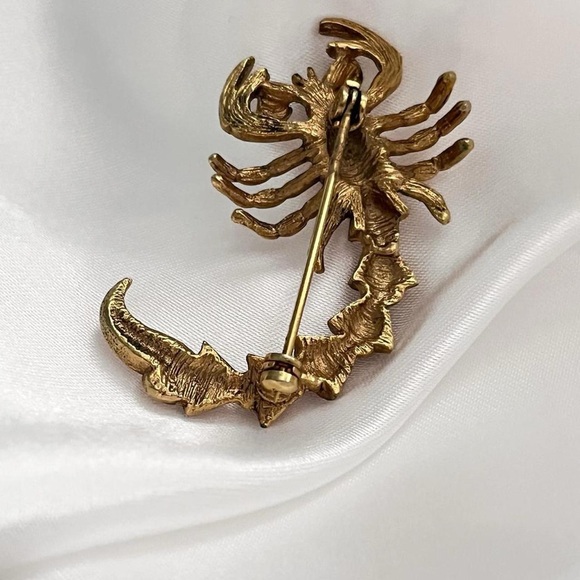 SOLD Vintage Gold Tone Scorpion Brooch Pin - Picture 5 of 8